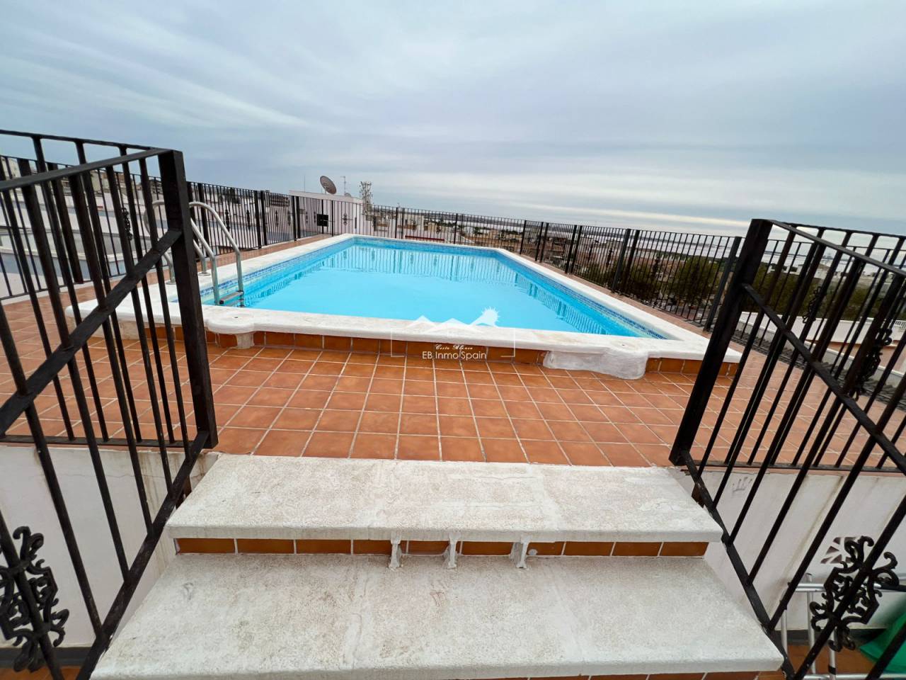 Apartamento - Segunda mano - Los Montesinos - EB2711