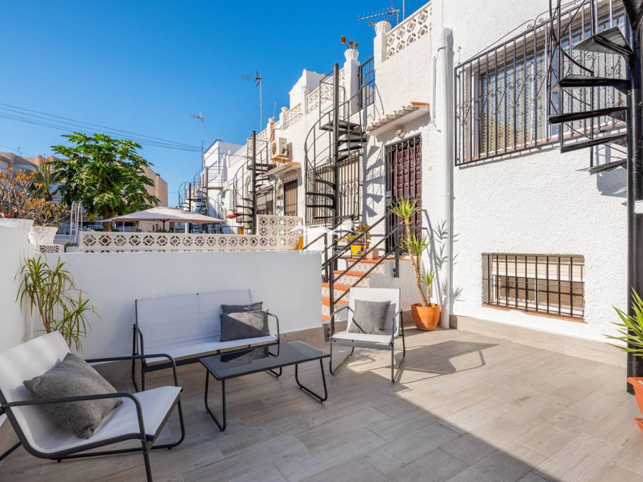 Corner Townhouse - Resale - Torrevieja - EB41