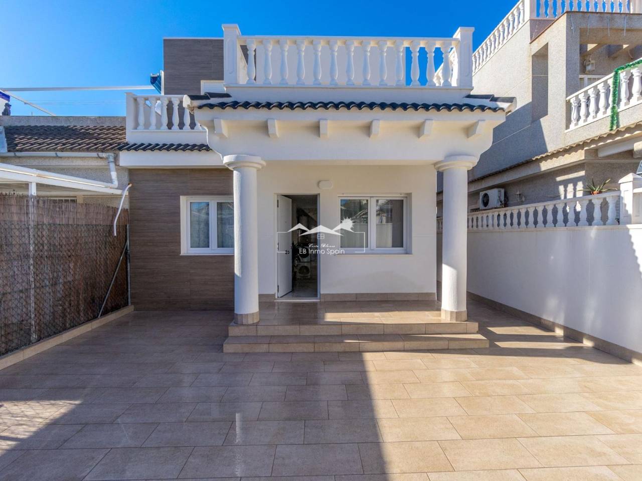 Villa - Location annuelle - Torrevieja - UE-12598