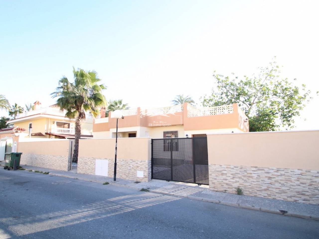 Villa - Resale - Torrevieja - I-13708