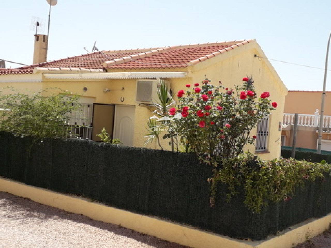Villa - Segunda mano - La Marina - EB0912 