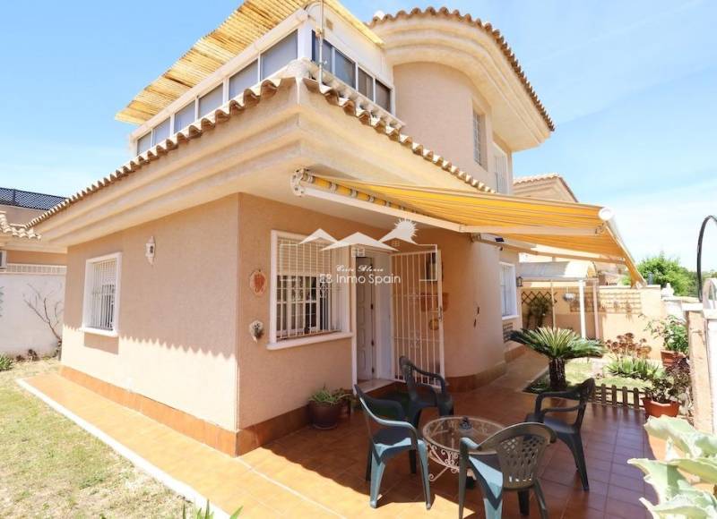 Villa - Segunda mano - Torrevieja - Los Balcones - Los Altos del Edén