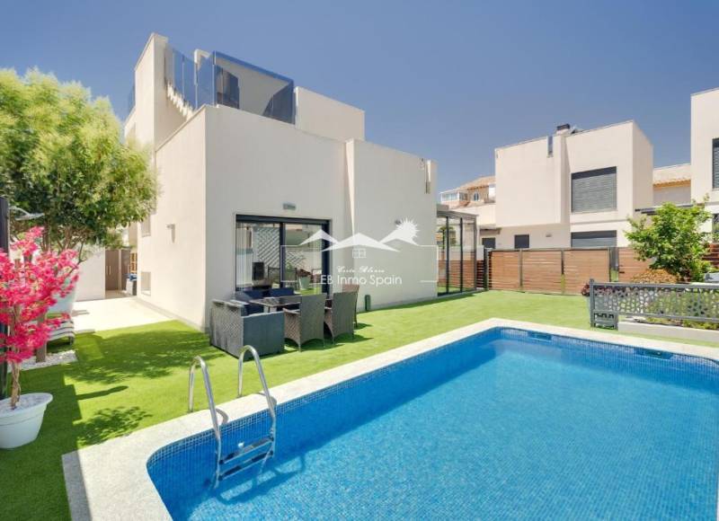 Villa - Segunda mano - Torrevieja - Torrevieja